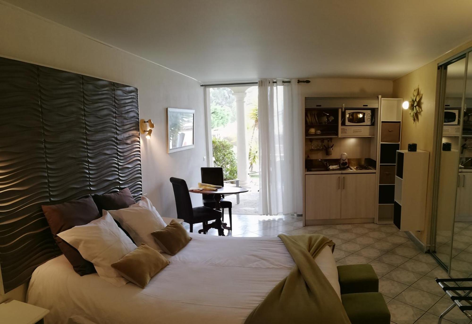 Chambre D'Hotes La Potiniere Saint-Raphaël Habitación foto